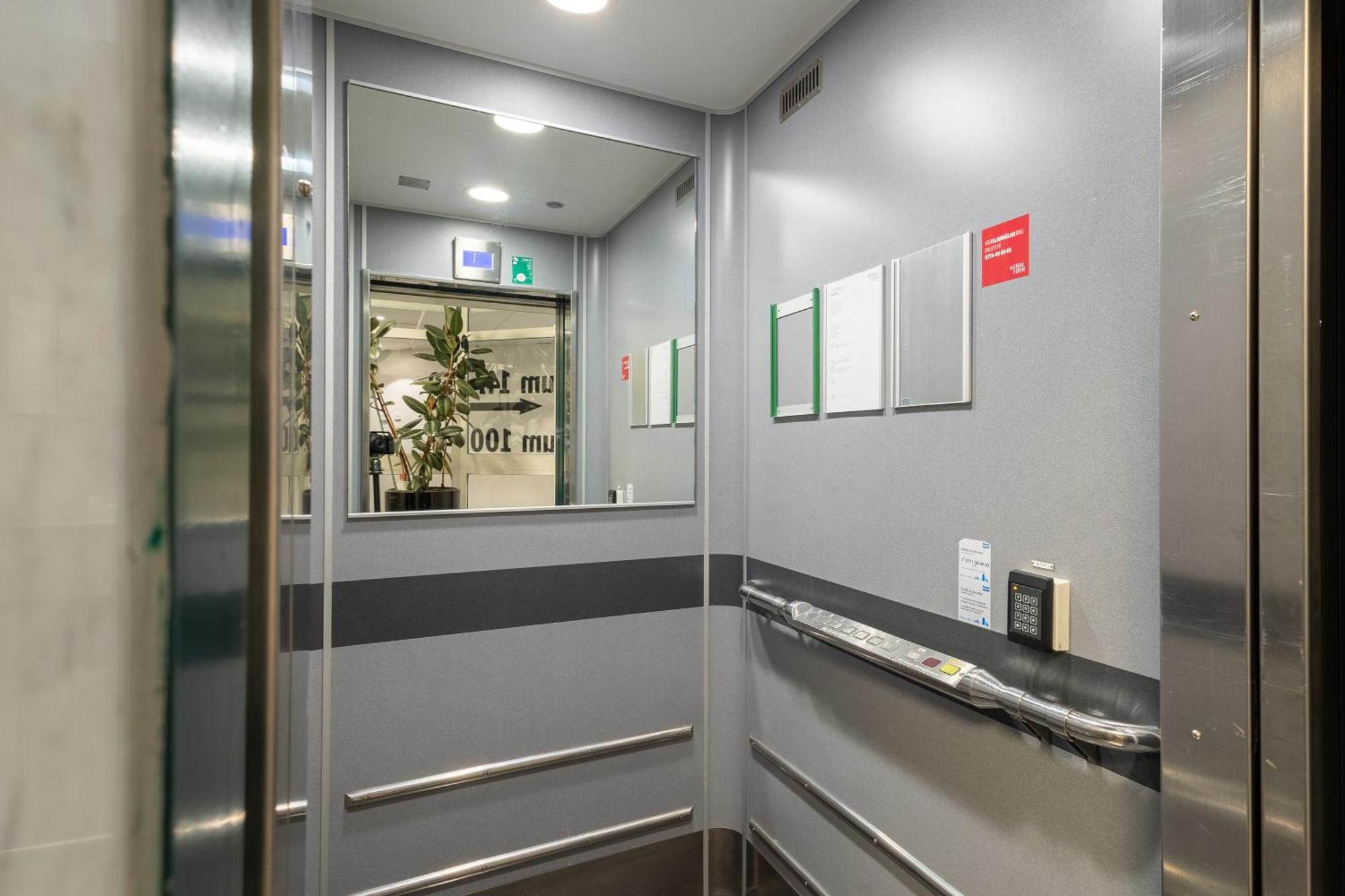 Stockholm Hotel Apartments Солентюна Екстериор снимка